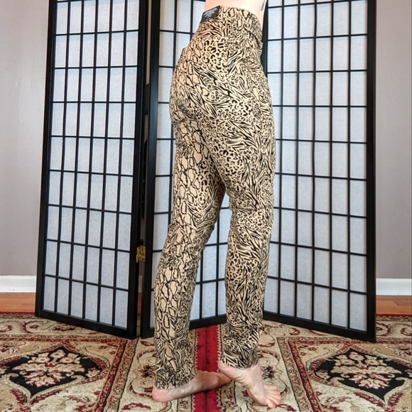 2/20) NWOT Tan animal print jeans - Picture 5 of 12